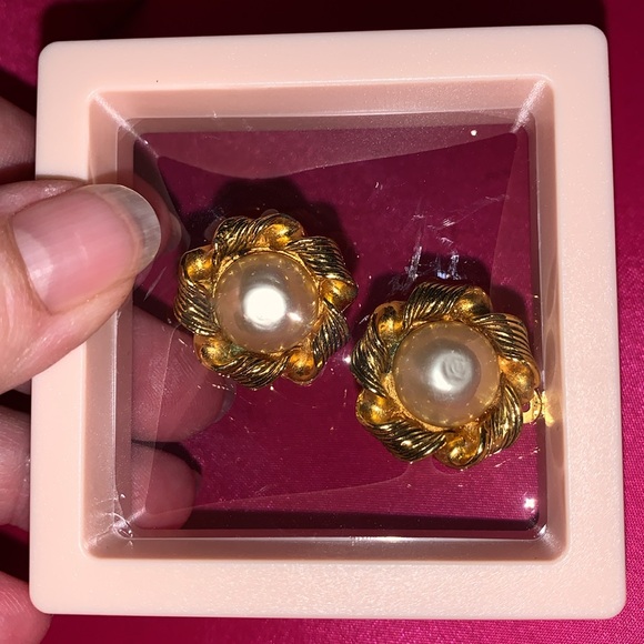 OMG CHANEL Pearl Earrings !!! Great Gift For Holidays - Picture 5 of 7